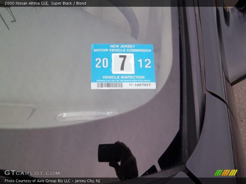 Super Black / Blond 2000 Nissan Altima GLE