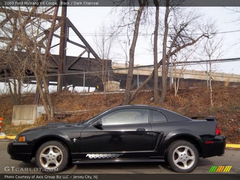 Black / Dark Charcoal 2003 Ford Mustang V6 Coupe
