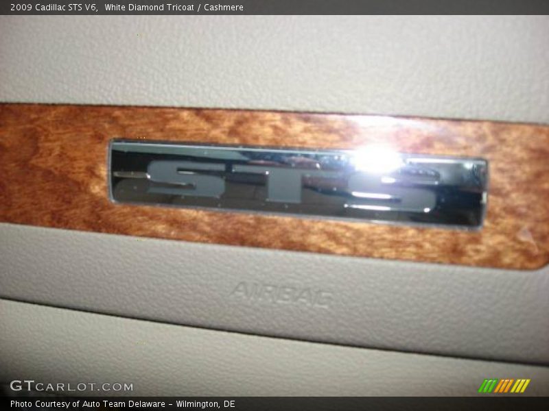 White Diamond Tricoat / Cashmere 2009 Cadillac STS V6