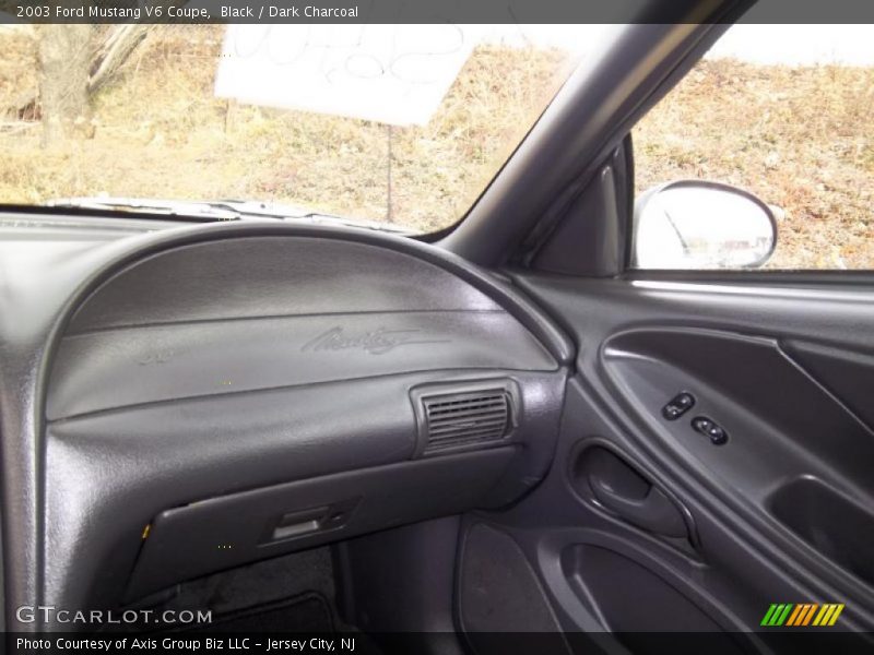 Black / Dark Charcoal 2003 Ford Mustang V6 Coupe