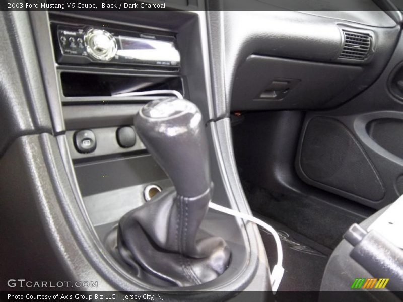 Black / Dark Charcoal 2003 Ford Mustang V6 Coupe