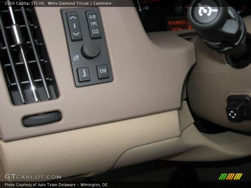 White Diamond Tricoat / Cashmere 2009 Cadillac STS V6