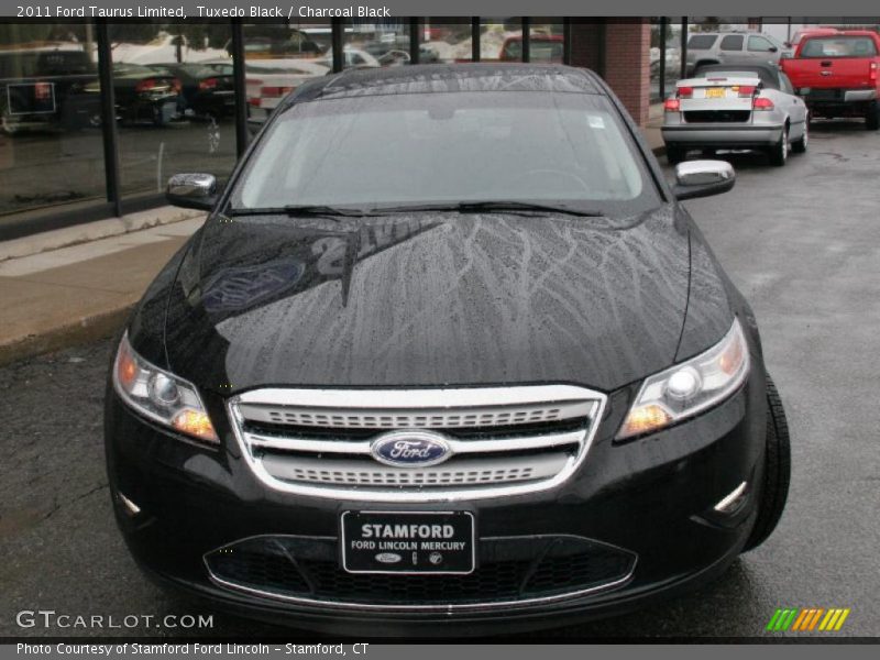 Tuxedo Black / Charcoal Black 2011 Ford Taurus Limited