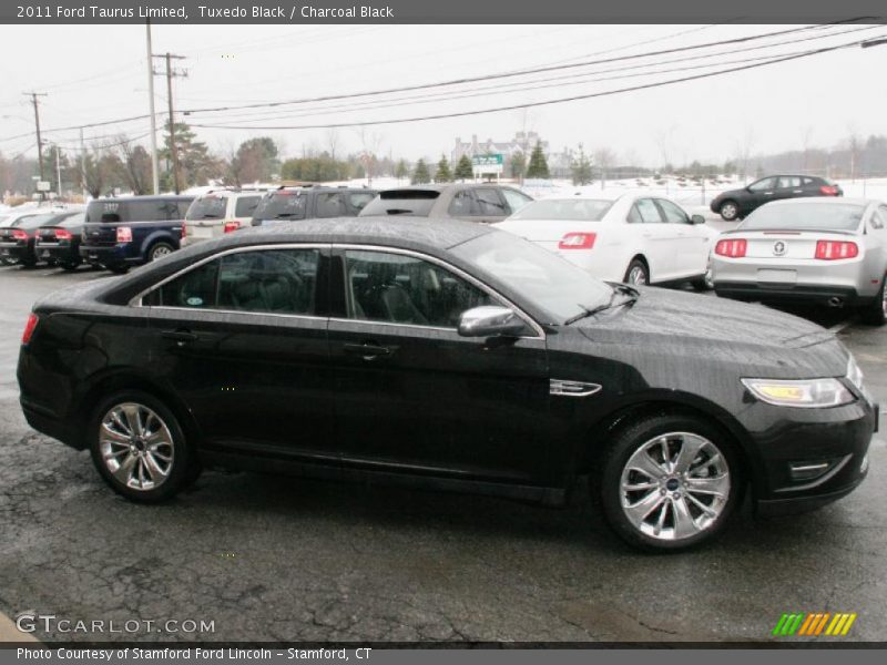 Tuxedo Black / Charcoal Black 2011 Ford Taurus Limited