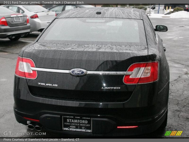 Tuxedo Black / Charcoal Black 2011 Ford Taurus Limited