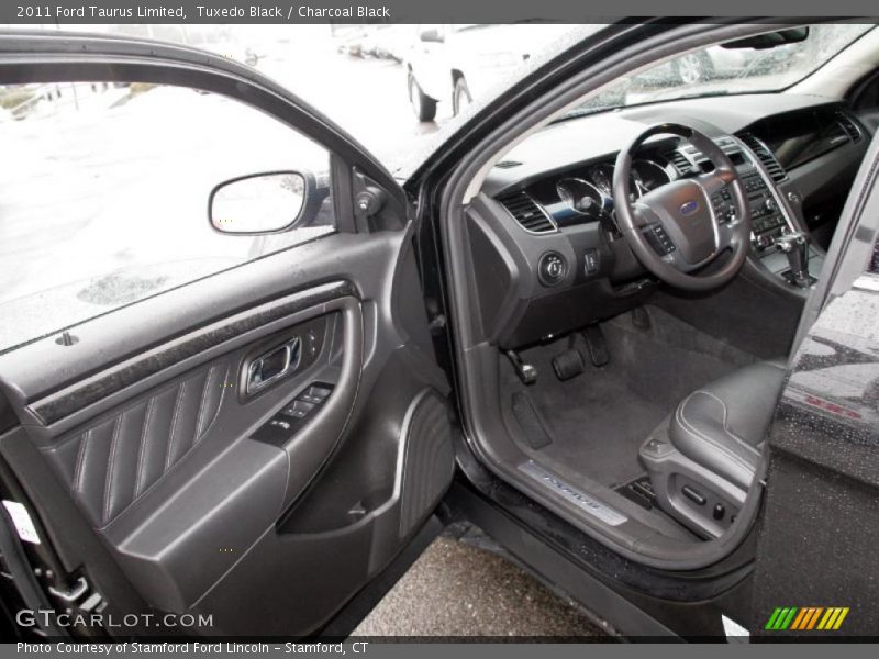 Tuxedo Black / Charcoal Black 2011 Ford Taurus Limited