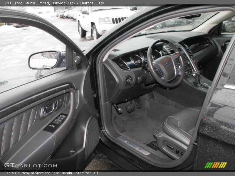 Tuxedo Black / Charcoal Black 2011 Ford Taurus Limited