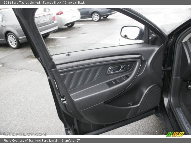 Tuxedo Black / Charcoal Black 2011 Ford Taurus Limited