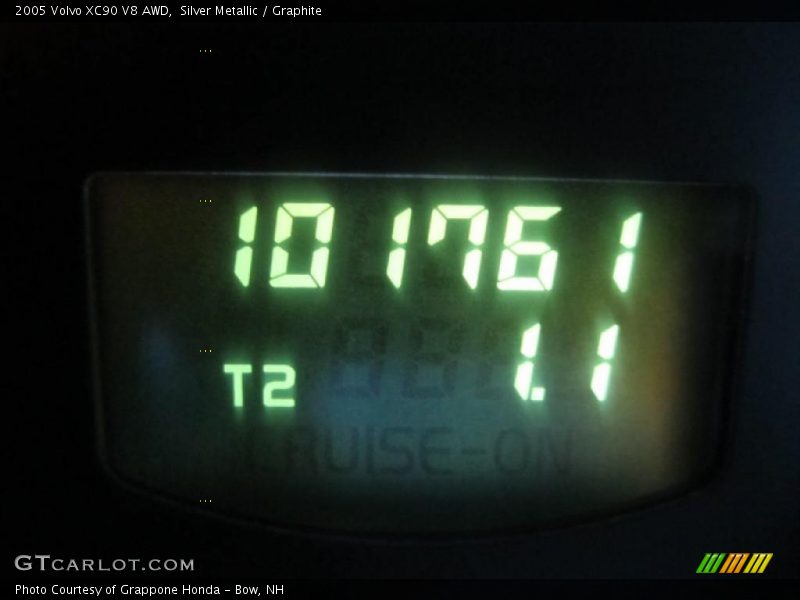 Silver Metallic / Graphite 2005 Volvo XC90 V8 AWD