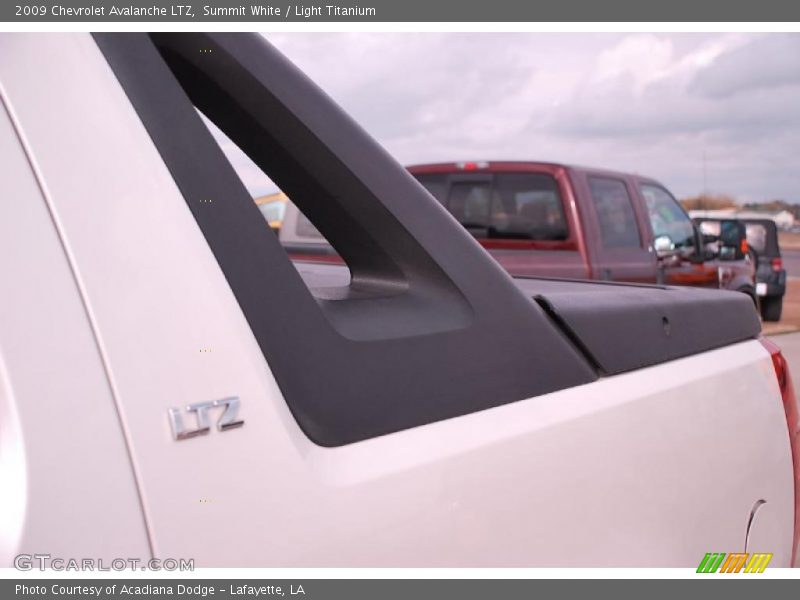 Summit White / Light Titanium 2009 Chevrolet Avalanche LTZ