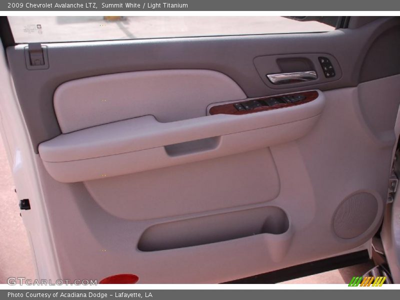 Summit White / Light Titanium 2009 Chevrolet Avalanche LTZ
