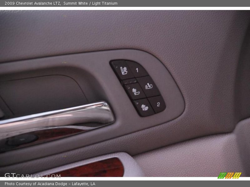 Summit White / Light Titanium 2009 Chevrolet Avalanche LTZ