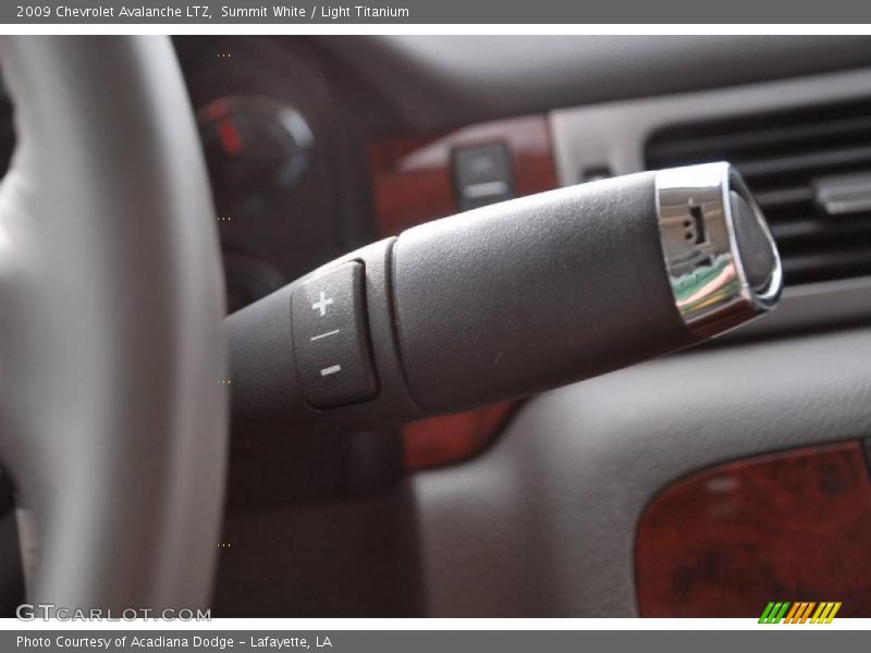 Summit White / Light Titanium 2009 Chevrolet Avalanche LTZ