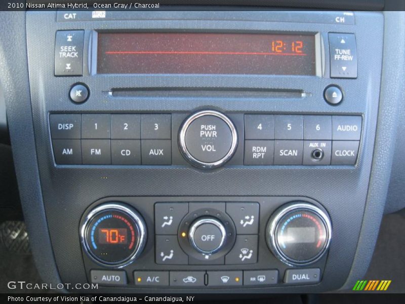 Controls of 2010 Altima Hybrid