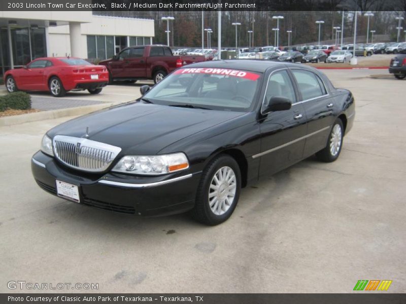 Black / Medium Dark Parchment/Light Parchment 2003 Lincoln Town Car Executive
