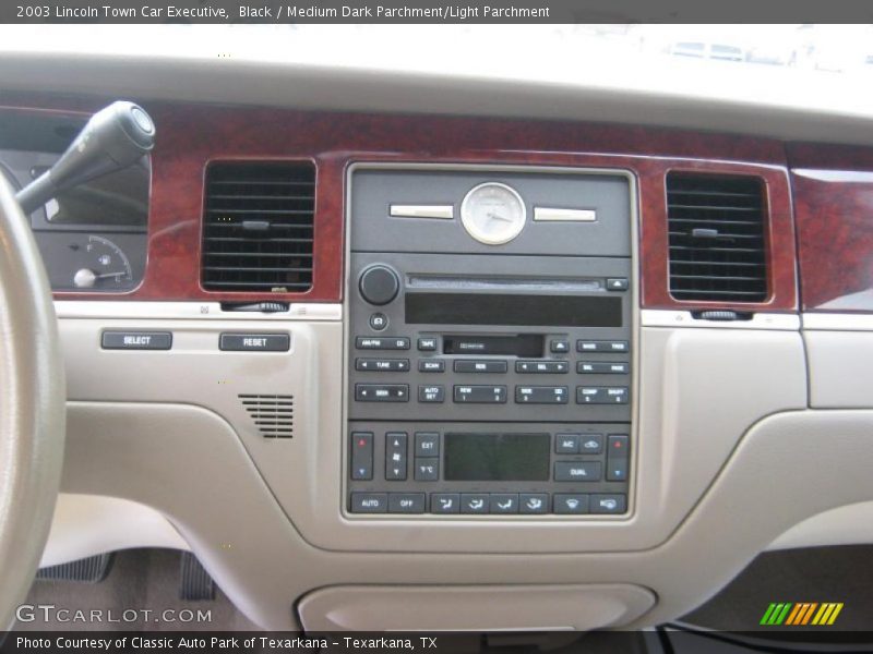 Black / Medium Dark Parchment/Light Parchment 2003 Lincoln Town Car Executive