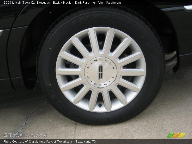 Black / Medium Dark Parchment/Light Parchment 2003 Lincoln Town Car Executive