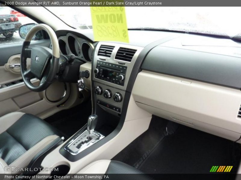 Dashboard of 2008 Avenger R/T AWD