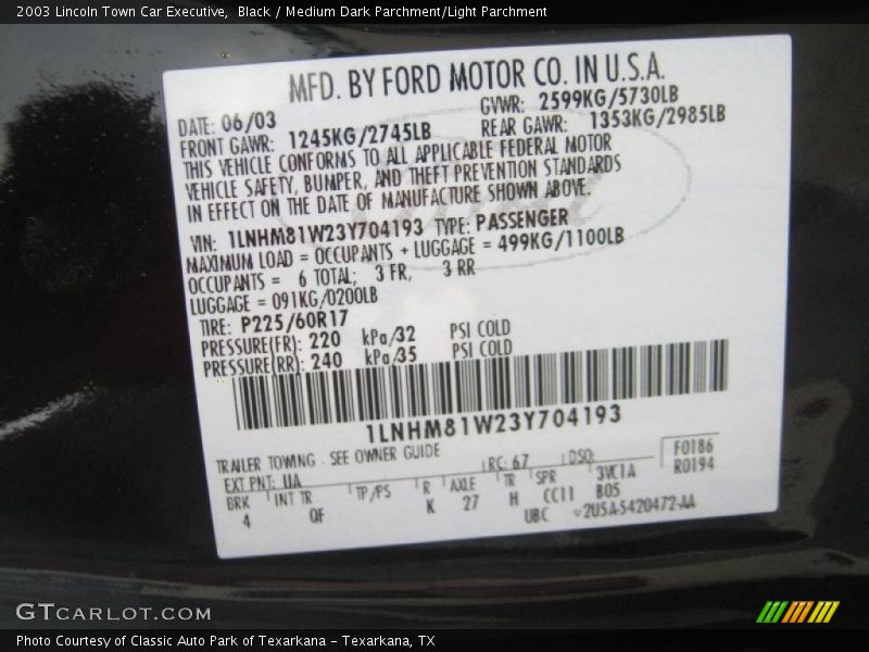 Black / Medium Dark Parchment/Light Parchment 2003 Lincoln Town Car Executive