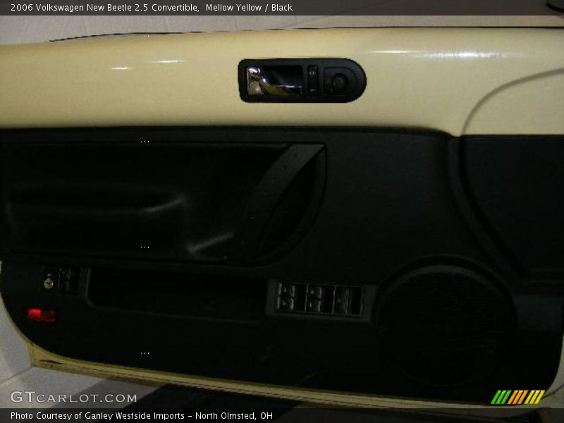Mellow Yellow / Black 2006 Volkswagen New Beetle 2.5 Convertible