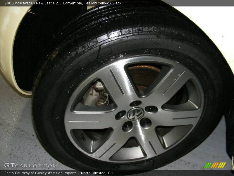 Mellow Yellow / Black 2006 Volkswagen New Beetle 2.5 Convertible