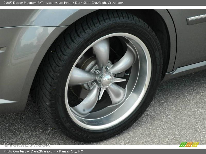 Magnesium Pearl / Dark Slate Gray/Light Graystone 2005 Dodge Magnum R/T