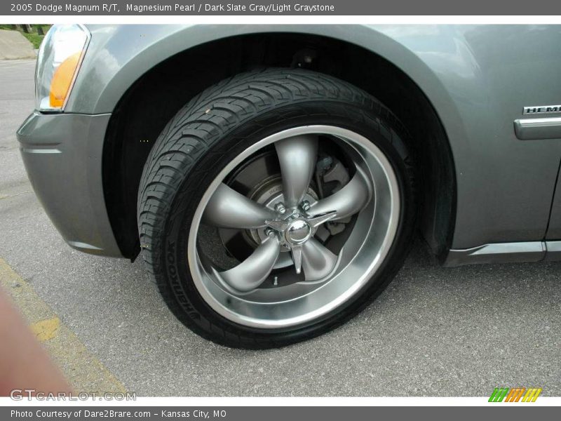 Magnesium Pearl / Dark Slate Gray/Light Graystone 2005 Dodge Magnum R/T