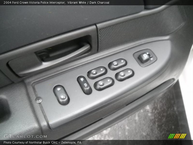 Vibrant White / Dark Charcoal 2004 Ford Crown Victoria Police Interceptor
