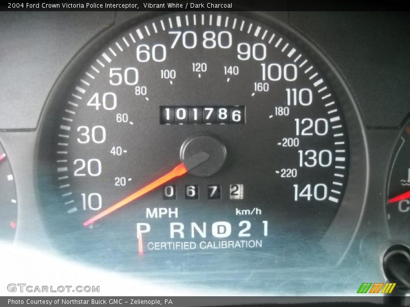 Vibrant White / Dark Charcoal 2004 Ford Crown Victoria Police Interceptor