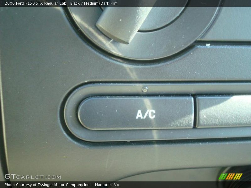 Black / Medium/Dark Flint 2006 Ford F150 STX Regular Cab