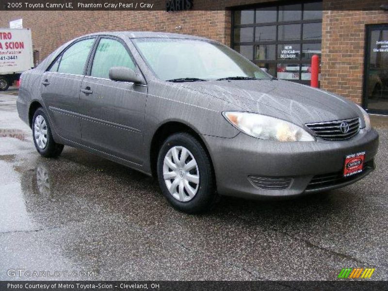 Phantom Gray Pearl / Gray 2005 Toyota Camry LE