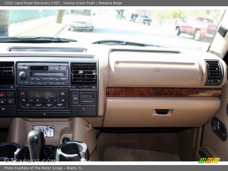 Vienna Green Pearl / Bahama Beige 2002 Land Rover Discovery II SE7