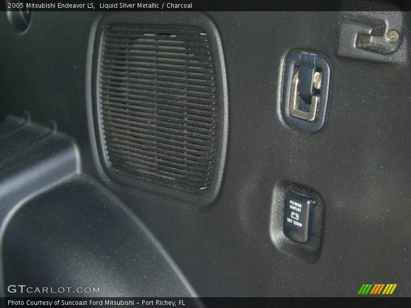 Liquid Silver Metallic / Charcoal 2005 Mitsubishi Endeavor LS
