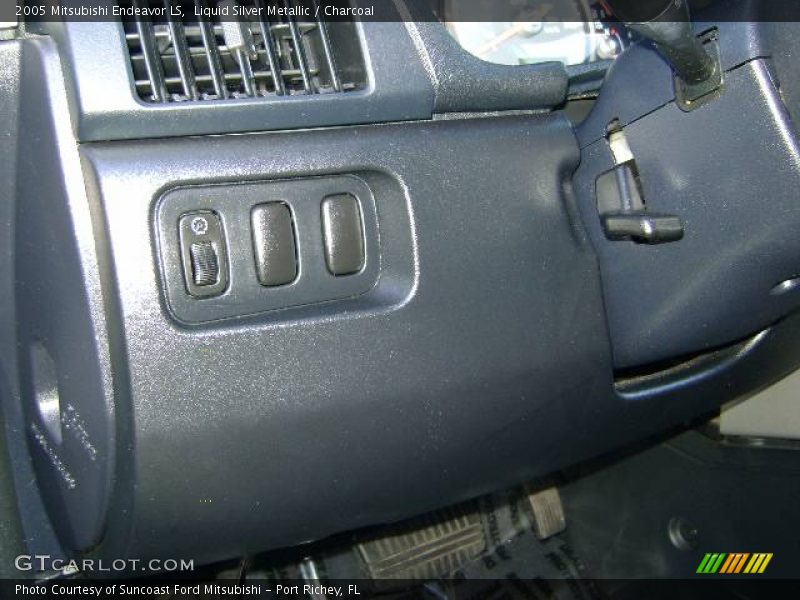 Liquid Silver Metallic / Charcoal 2005 Mitsubishi Endeavor LS