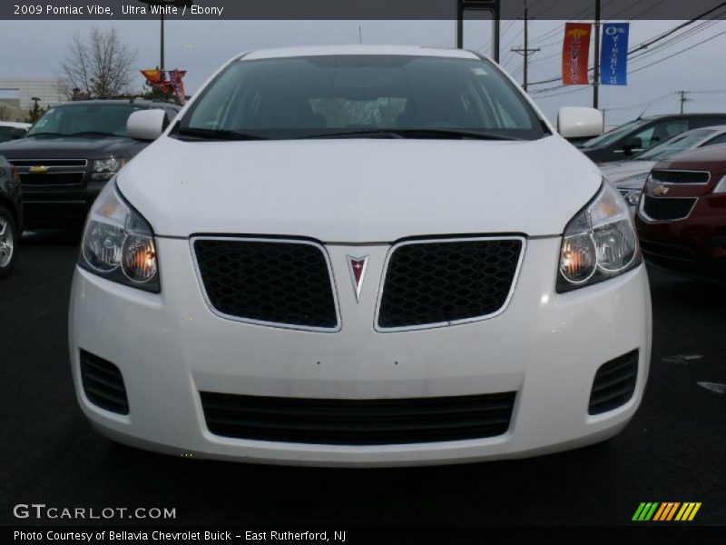 Ultra White / Ebony 2009 Pontiac Vibe