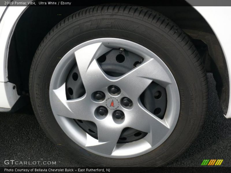 Ultra White / Ebony 2009 Pontiac Vibe