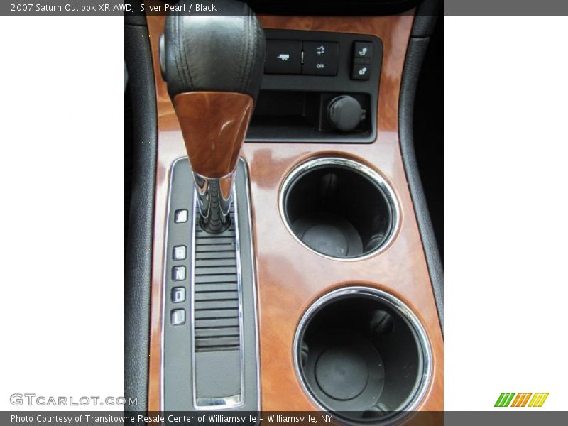  2007 Outlook XR AWD 6 Speed Automatic Shifter