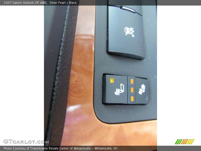 Silver Pearl / Black 2007 Saturn Outlook XR AWD