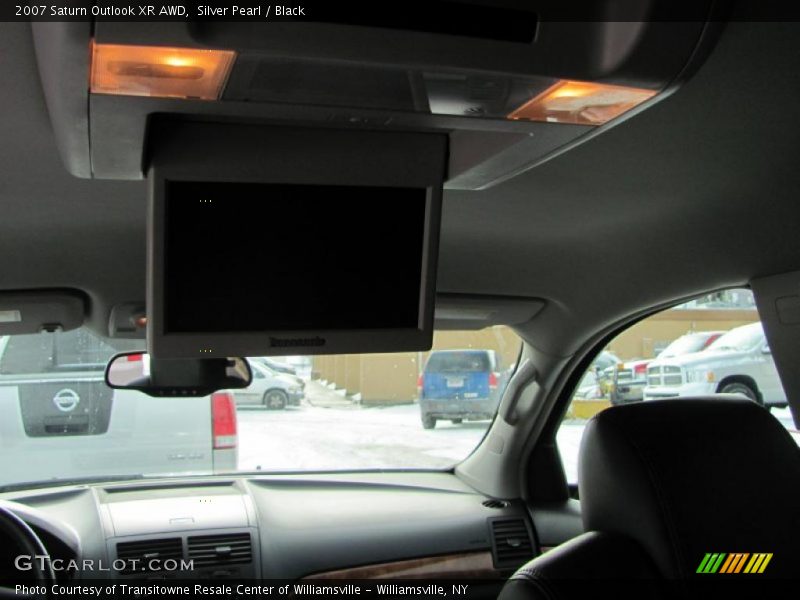Silver Pearl / Black 2007 Saturn Outlook XR AWD