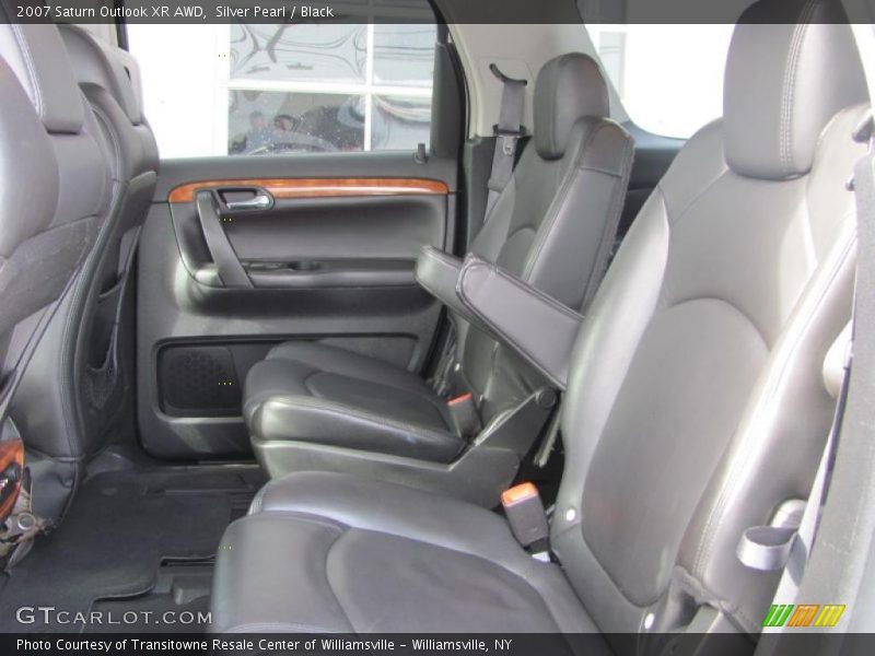  2007 Outlook XR AWD Black Interior