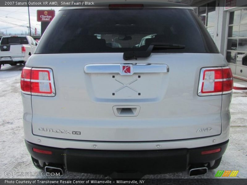 Silver Pearl / Black 2007 Saturn Outlook XR AWD