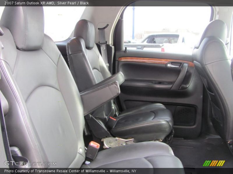  2007 Outlook XR AWD Black Interior