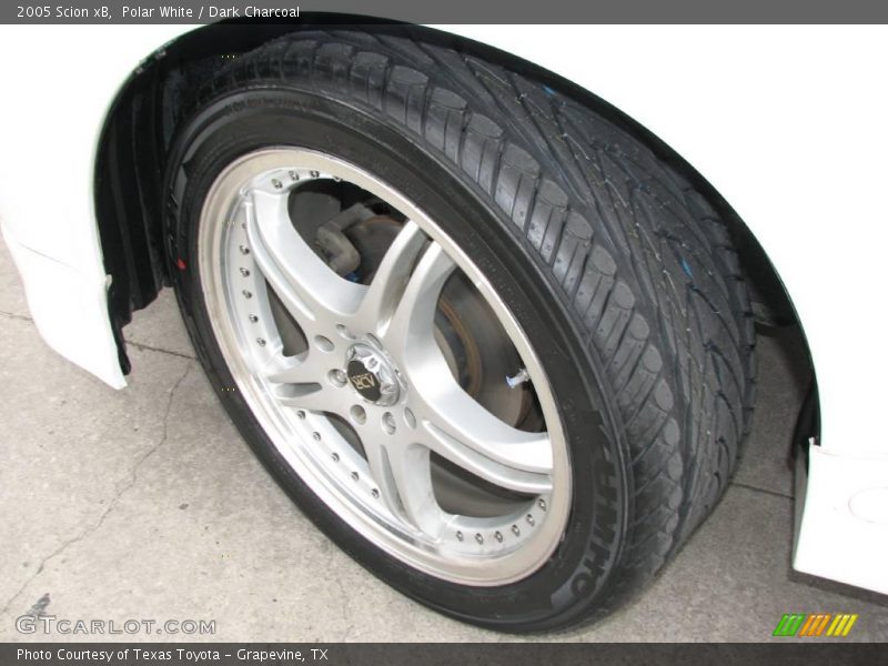 Polar White / Dark Charcoal 2005 Scion xB