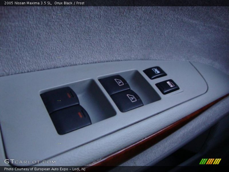 Onyx Black / Frost 2005 Nissan Maxima 3.5 SL