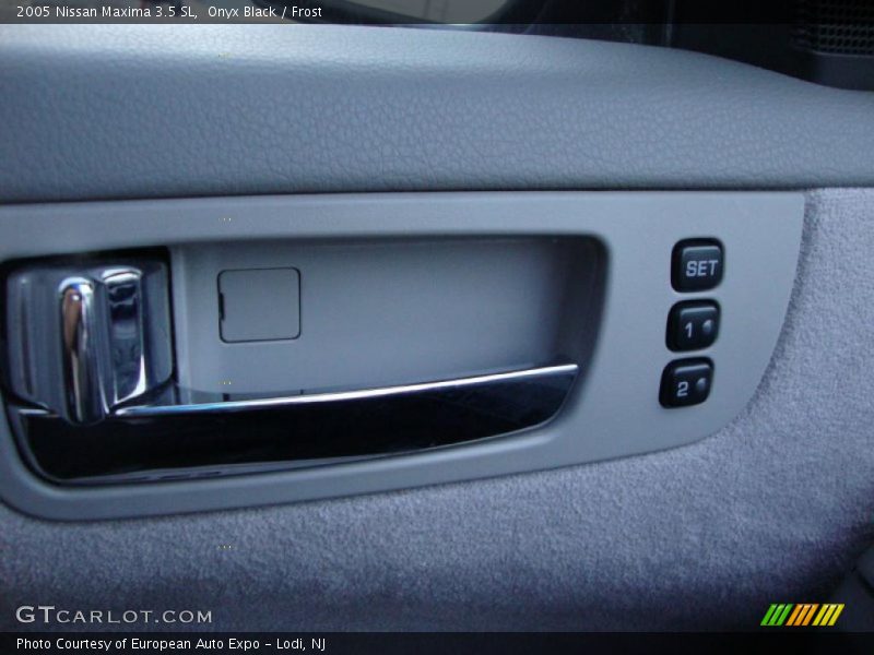 Onyx Black / Frost 2005 Nissan Maxima 3.5 SL