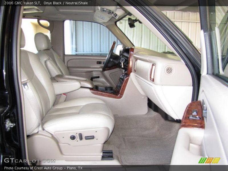 Onyx Black / Neutral/Shale 2006 GMC Yukon SLT