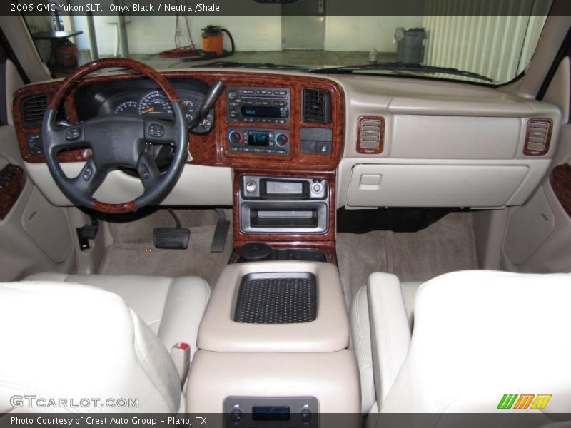 Onyx Black / Neutral/Shale 2006 GMC Yukon SLT