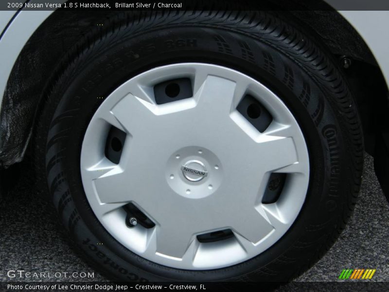 Brillant Silver / Charcoal 2009 Nissan Versa 1.8 S Hatchback