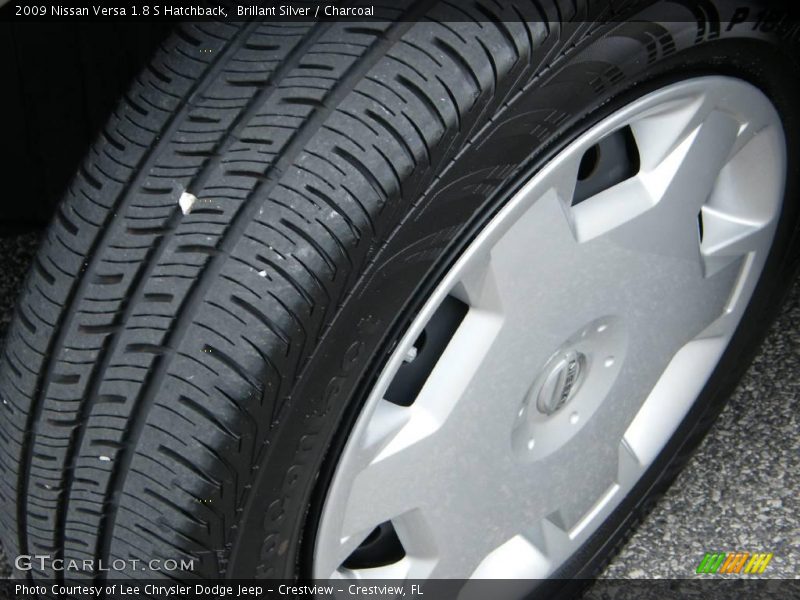 Brillant Silver / Charcoal 2009 Nissan Versa 1.8 S Hatchback