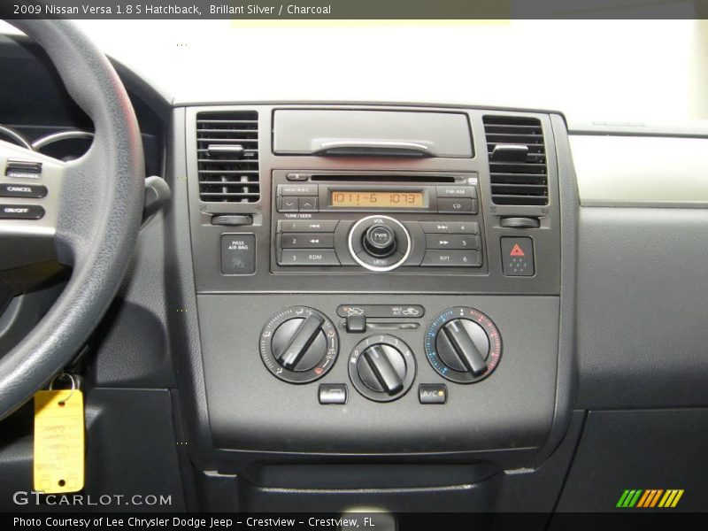 Brillant Silver / Charcoal 2009 Nissan Versa 1.8 S Hatchback